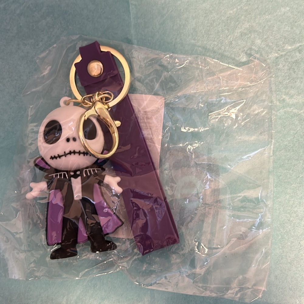 Disney Scary Christmas Keychains Cute skeleton Cartoon figurines - Picture 4 of 4